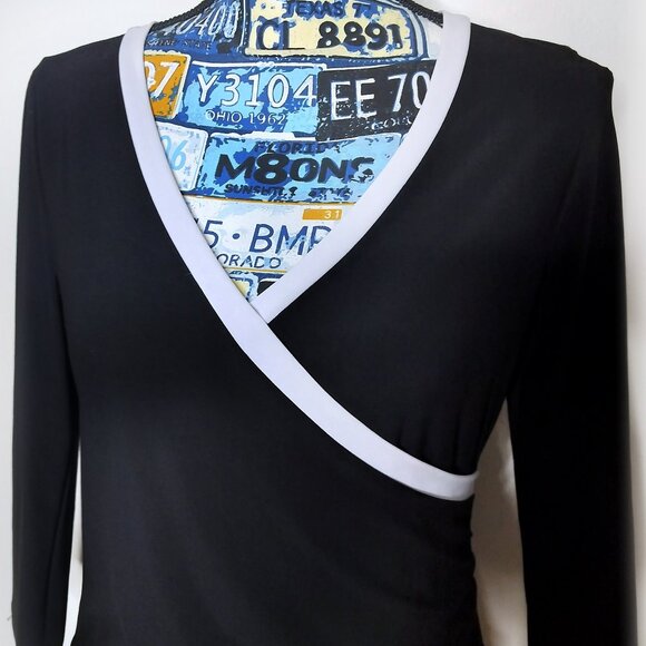 WHITE HOUSE BLACK MARKET Faux Wrap Crossover Top Y2K V-Neck 3/4 Sleeves Black M - Picture 2 of 7